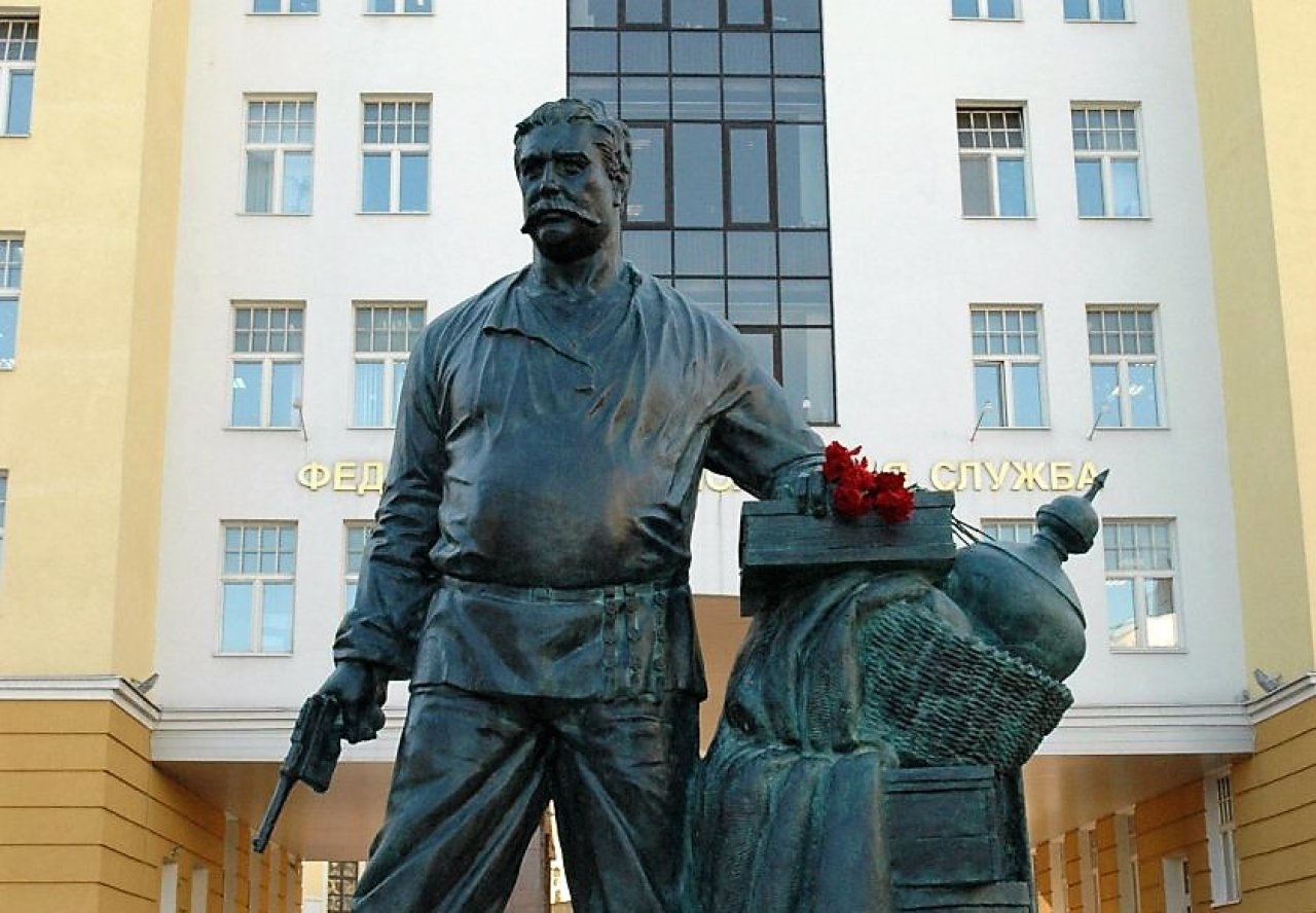 Павел Луспекаев памятник