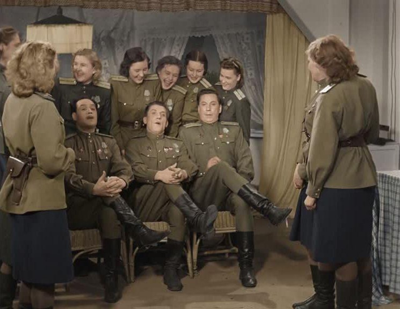 Кадр из фильма «Небесный тихоход», СССР, 1945 год